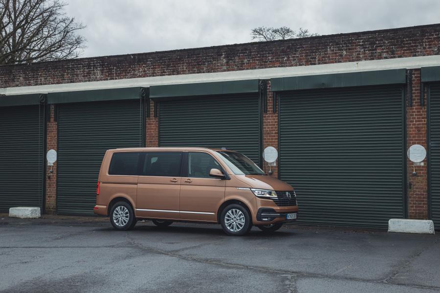  Volkswagen Caravelle (T6.1) 2020 года  (UK) (фото 3 из 38)